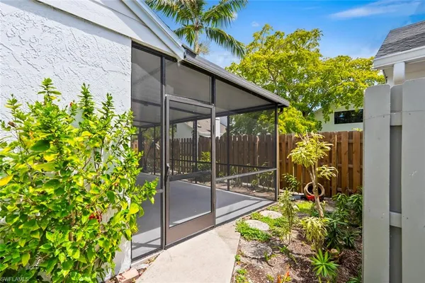 $3,000 | 879 Meadowland Drive, Unit 32, Naples, FL 34108