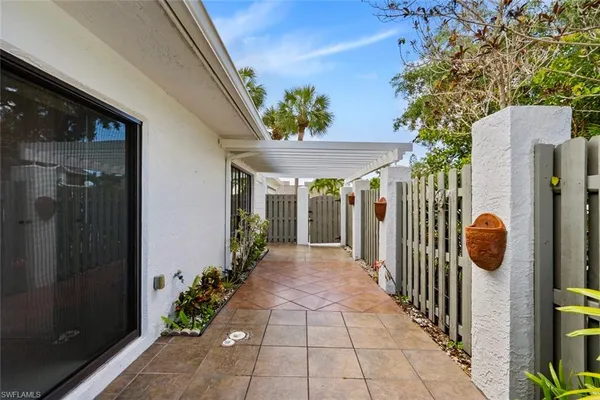 $3,000 | 879 Meadowland Drive, Unit 32, Naples, FL 34108