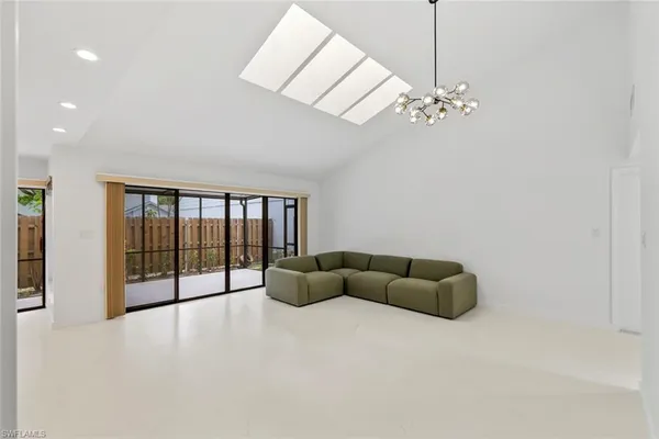 $3,000 | 879 Meadowland Drive, Unit 32, Naples, FL 34108