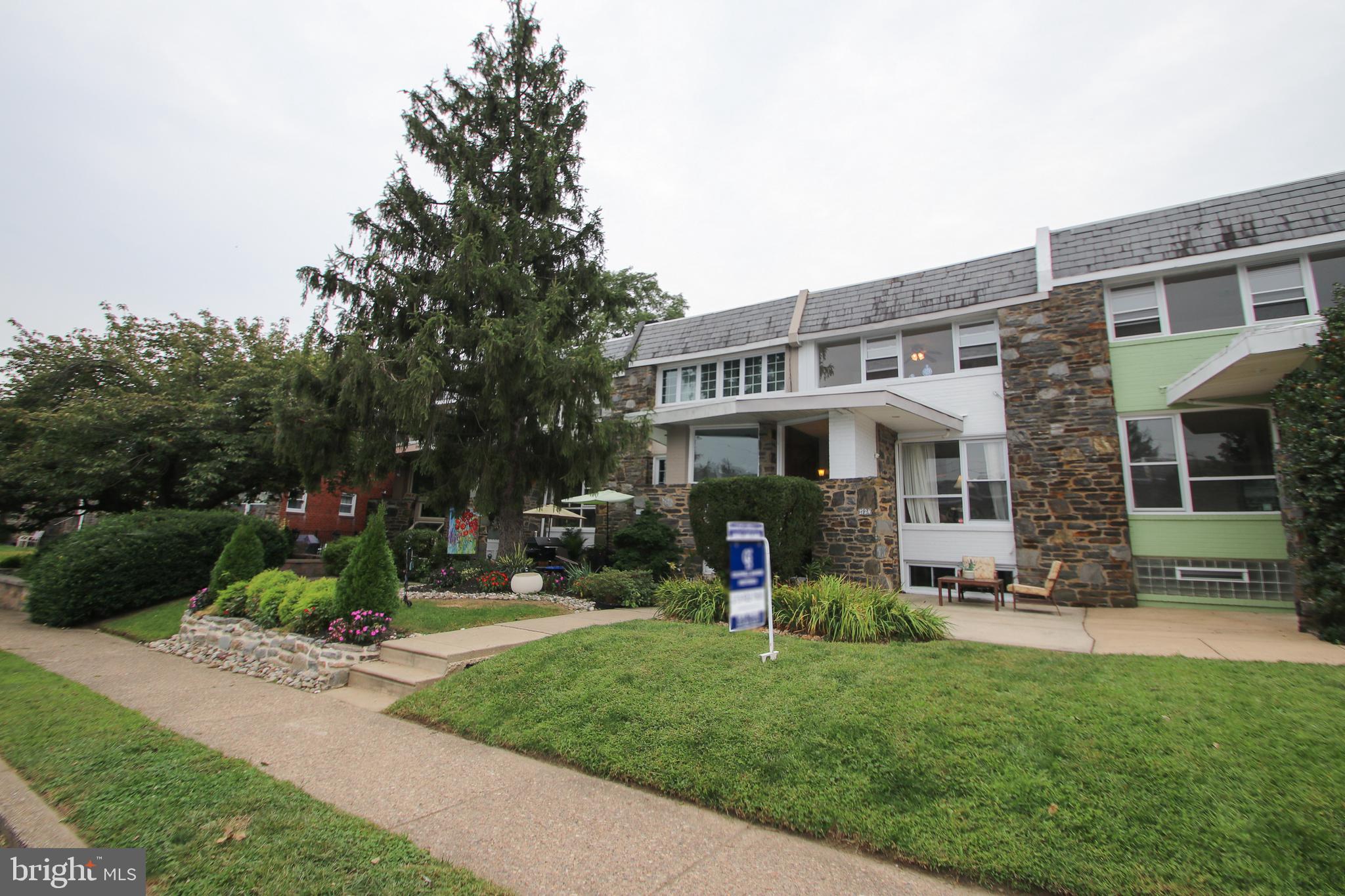2724 West Country Club Road Philadelphia, PA 19131 - Photo 2 of 34 Front of house