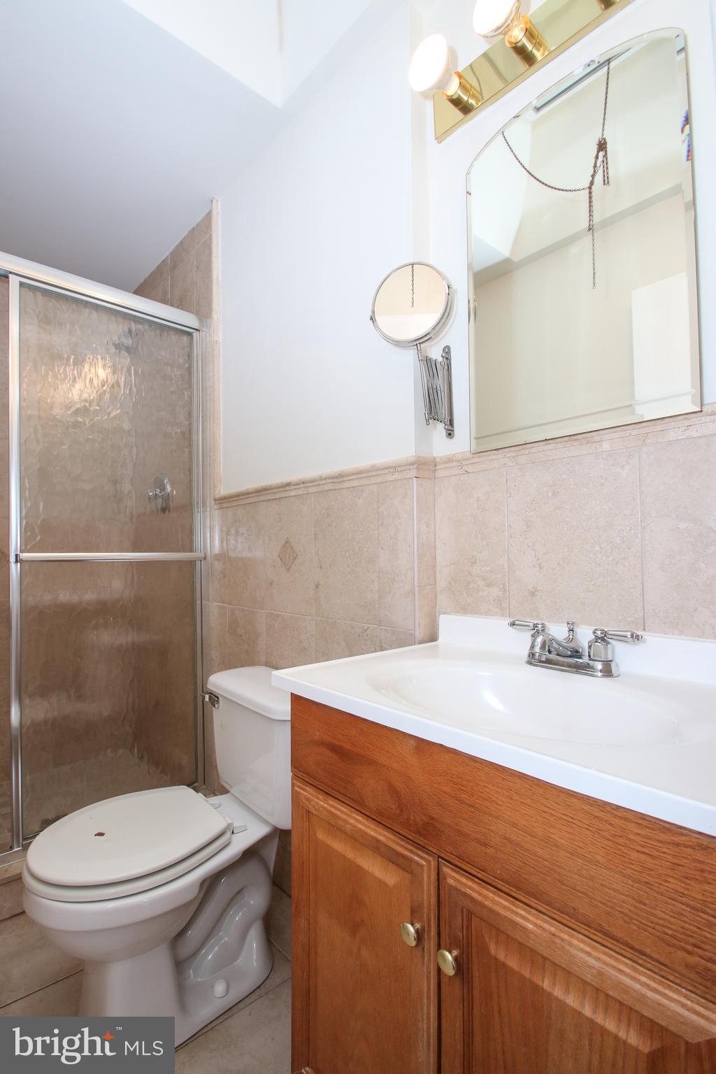 2724 West Country Club Road Philadelphia, PA 19131 - Photo 17 of 34 Master Bathroom