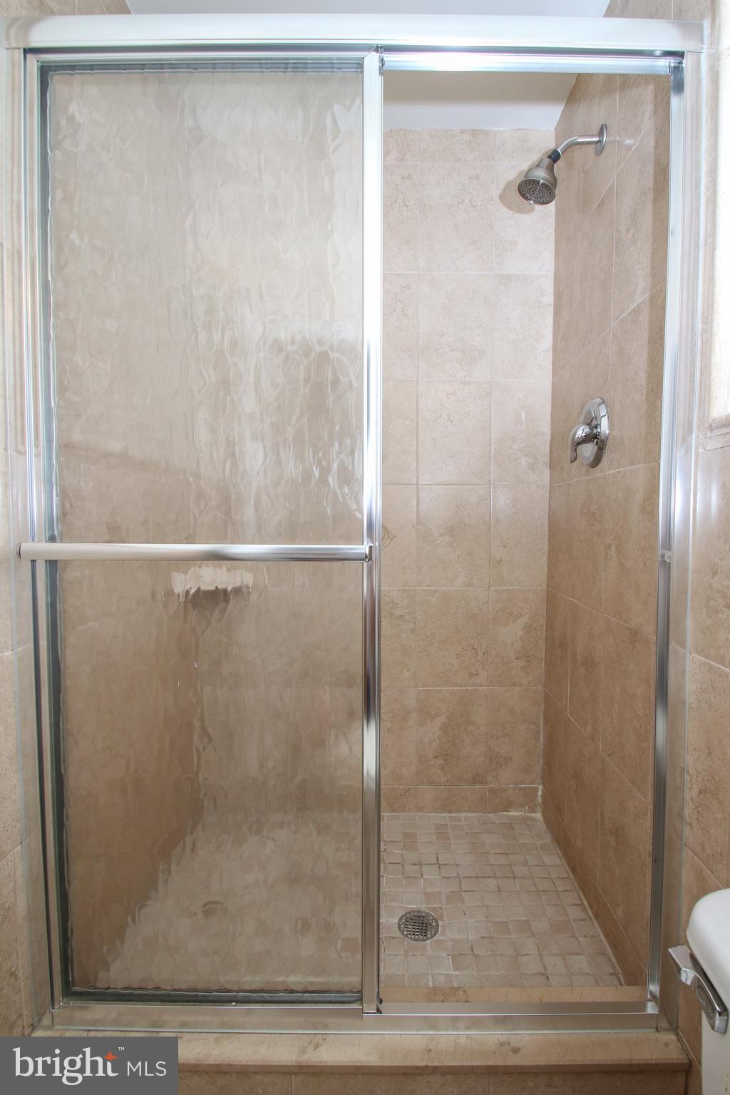2724 West Country Club Road Philadelphia, PA 19131 - Photo 19 of 34 Master shower