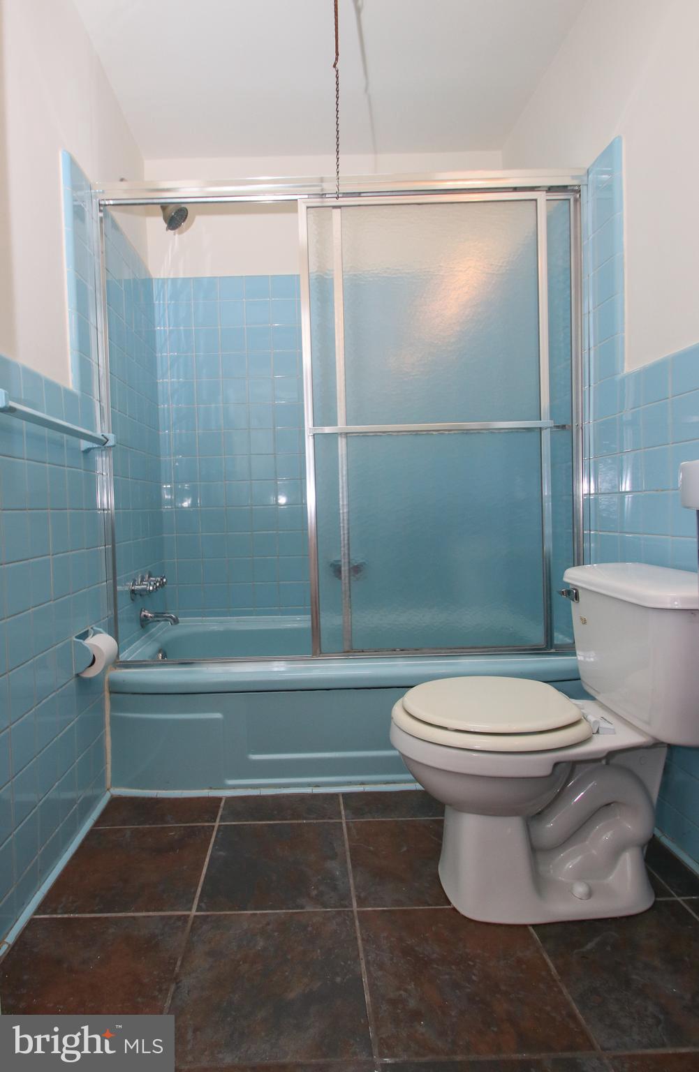 2724 West Country Club Road Philadelphia, PA 19131 - Photo 25 of 34 Full Bath