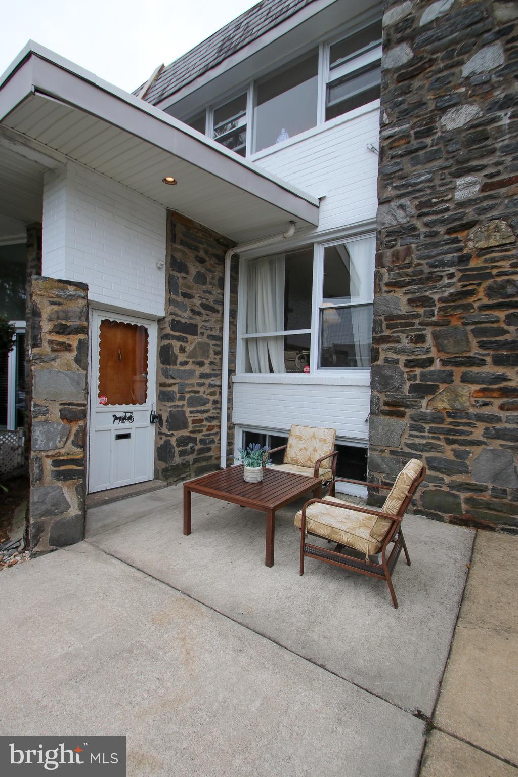 2724 West Country Club Road Philadelphia, PA 19131 - Photo 4 of 34 Front patio