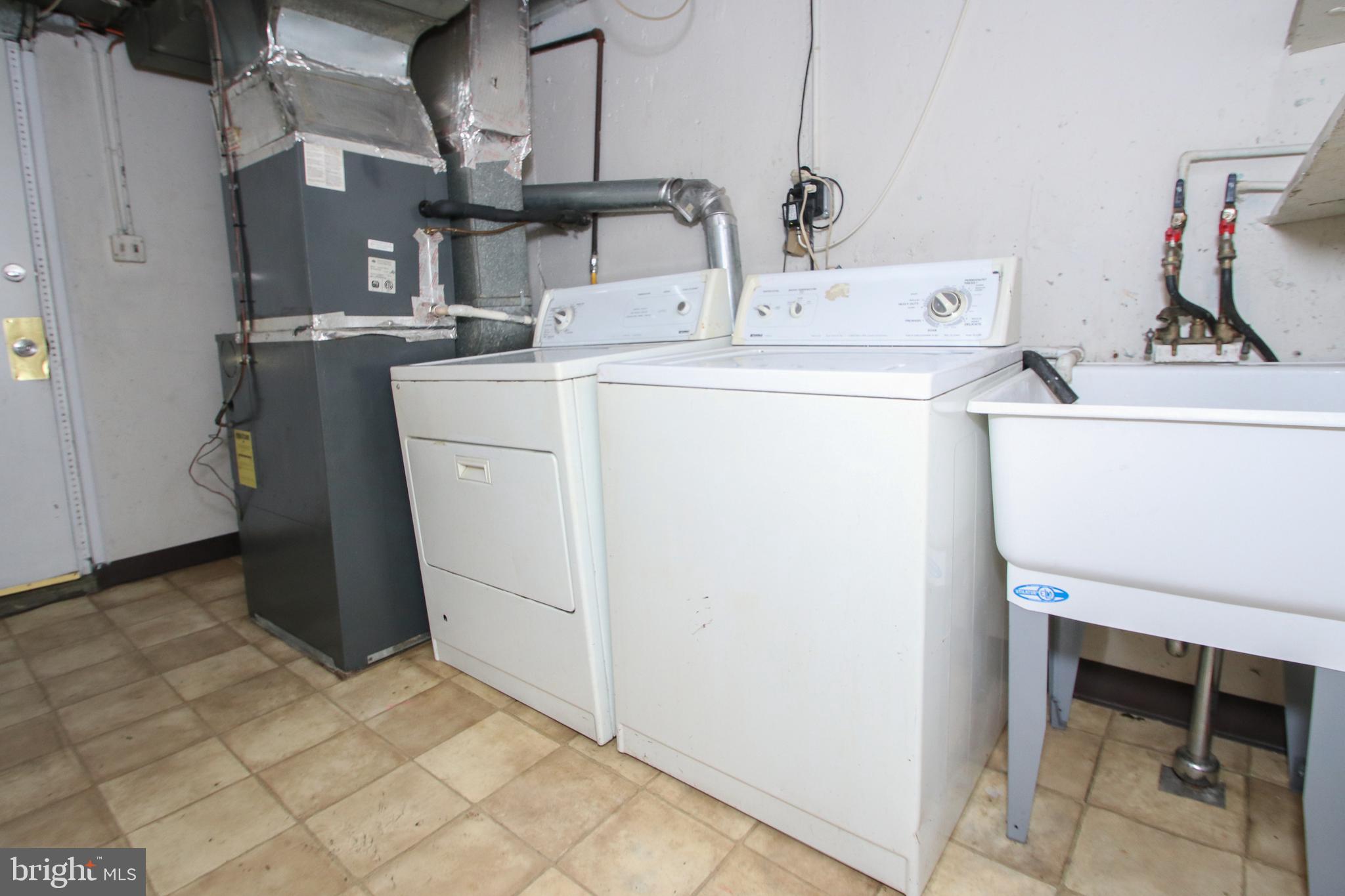 2724 West Country Club Road Philadelphia, PA 19131 - Photo 32 of 34 Laundry area