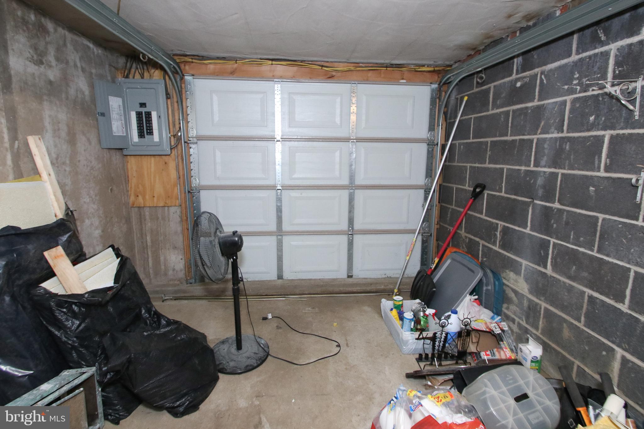 2724 West Country Club Road Philadelphia, PA 19131 - Photo 33 of 34 Garage