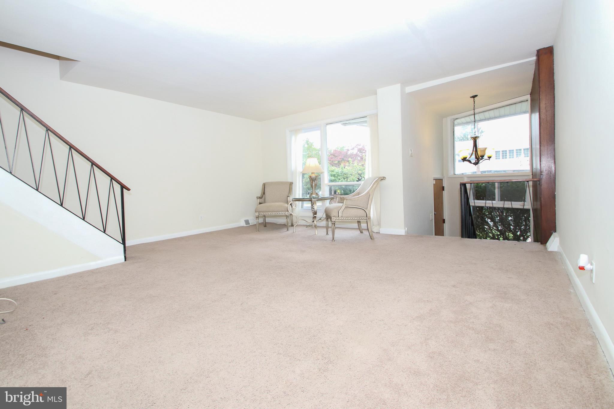 2724 West Country Club Road Philadelphia, PA 19131 - Photo 6 of 34 Living room