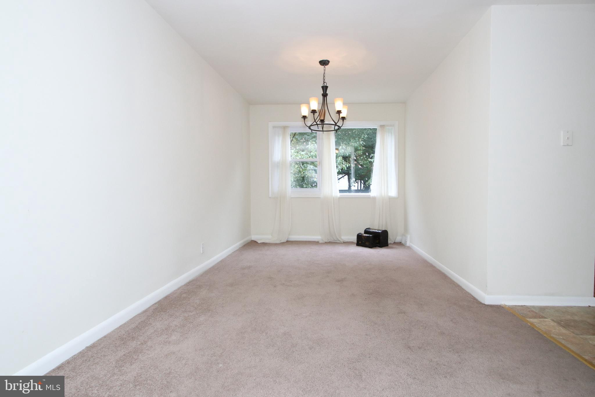 2724 West Country Club Road Philadelphia, PA 19131 - Photo 7 of 34 Dining room