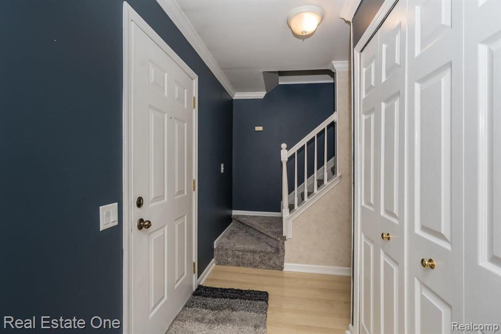 523 Whitney Drive Rochester Hills, MI 48307 - Photo 5 of 34