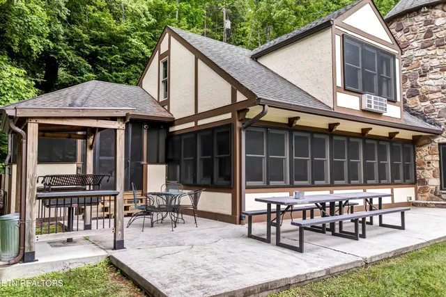 $1,900,000 | 3950 Castle Road, Gatlinburg, TN 37738