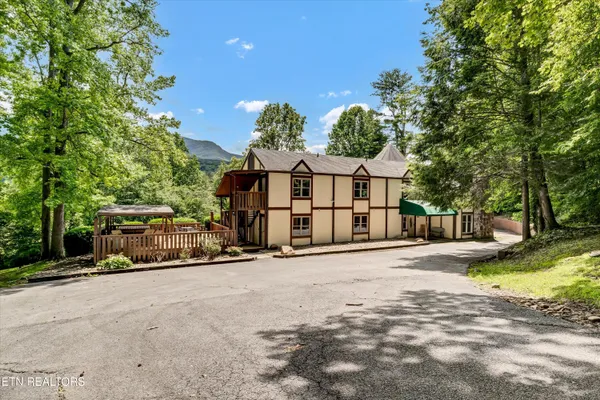 $1,900,000 | 3950 Castle Road, Gatlinburg, TN 37738