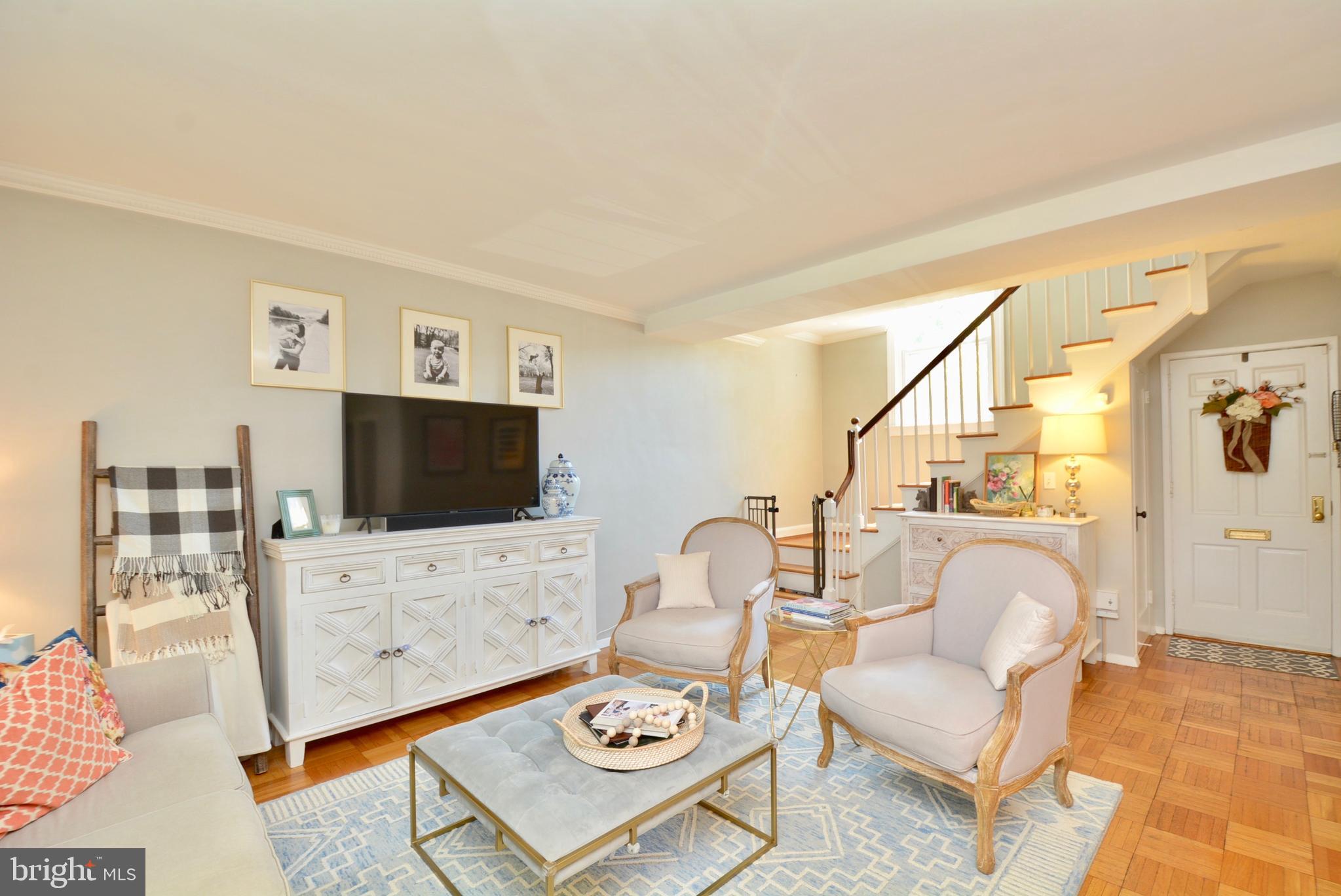 1635 Ripon Place Alexandria, VA 22302 - Photo 6 of 37 Living room w/ beautiful afternoon sunlight!