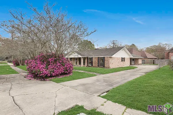 $279,000 | 1526 June Drive, Denham Springs, LA 70726