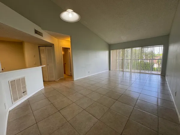 $2,000 | 8891 Wiles Road, Unit 303, Coral Springs, FL 33067
