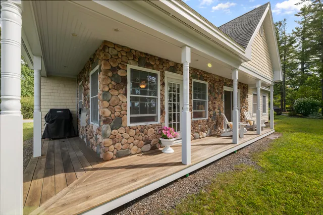 $500,000 | 11 Island Lane, Unit 1, Edgecomb, ME 04556