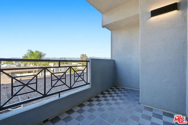 a view of an outdoor space