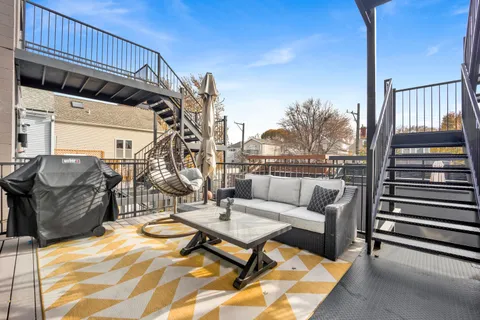 $1,775,000 | 1533 West Barry Avenue, Unit 2, Chicago, IL 60657