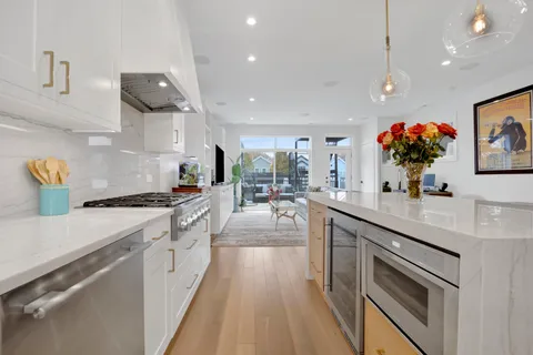 $1,775,000 | 1533 West Barry Avenue, Unit 2, Chicago, IL 60657