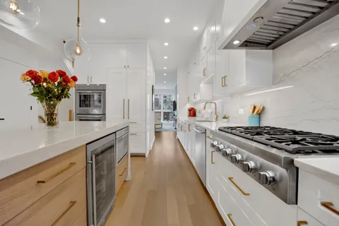 $1,775,000 | 1533 West Barry Avenue, Unit 2, Chicago, IL 60657