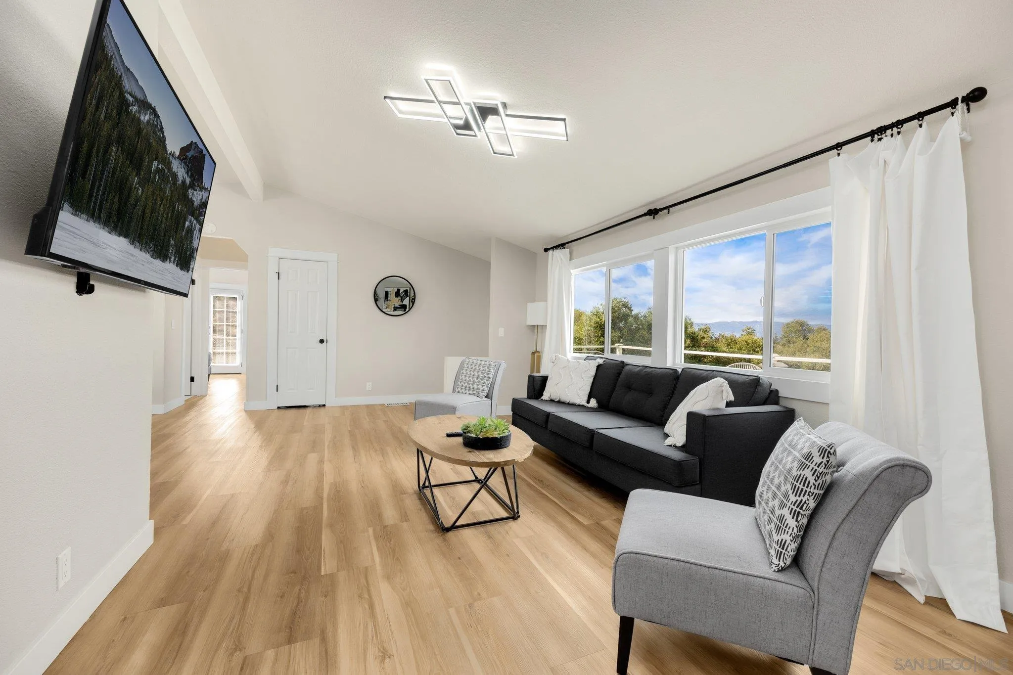 2113 Fallen Leaf Lane Fallbrook, CA 92028 - Photo 11 of 52 Gallery Image 11