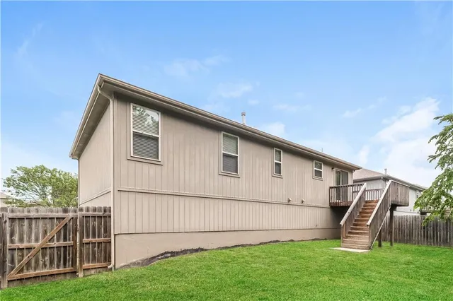 $2,350 | 1425 North 9th Street East, Louisburg, KS 66053