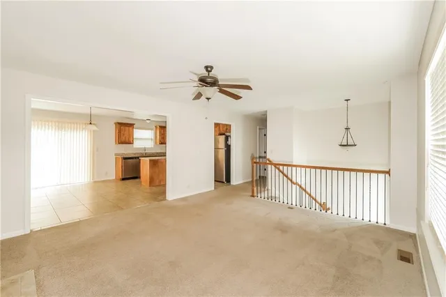 $2,350 | 1425 North 9th Street East, Louisburg, KS 66053