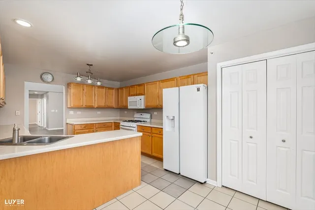 $3,500 | 7424 Lincoln Avenue, Unit D, Skokie, IL 60076