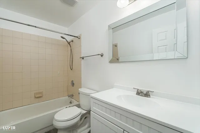 $3,500 | 7424 Lincoln Avenue, Unit D, Skokie, IL 60076