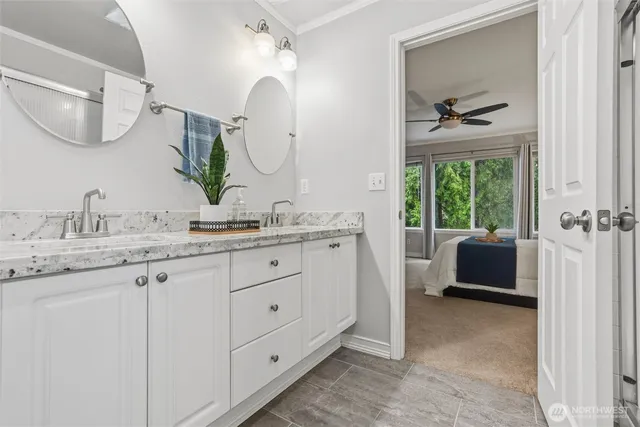 a en suite bathroom with a double vanity sink and a mirror