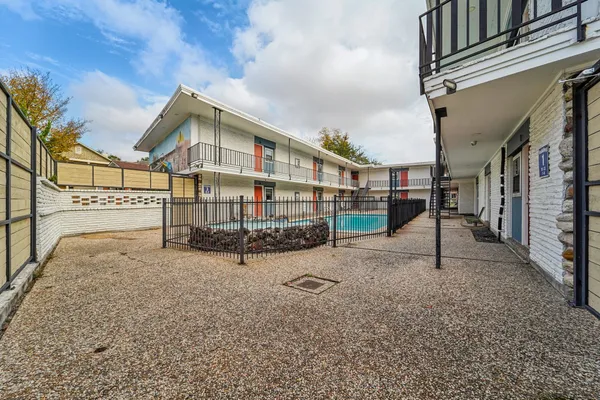 $1,345 | 2810 Beauchamp Street, Unit 4, Houston, TX 77009