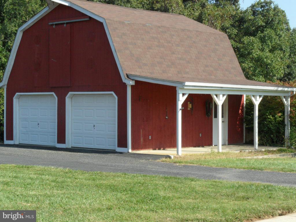 1709 Oakmont Road Fallston, MD 21047 - Photo 28 of 30 a backyard of a house