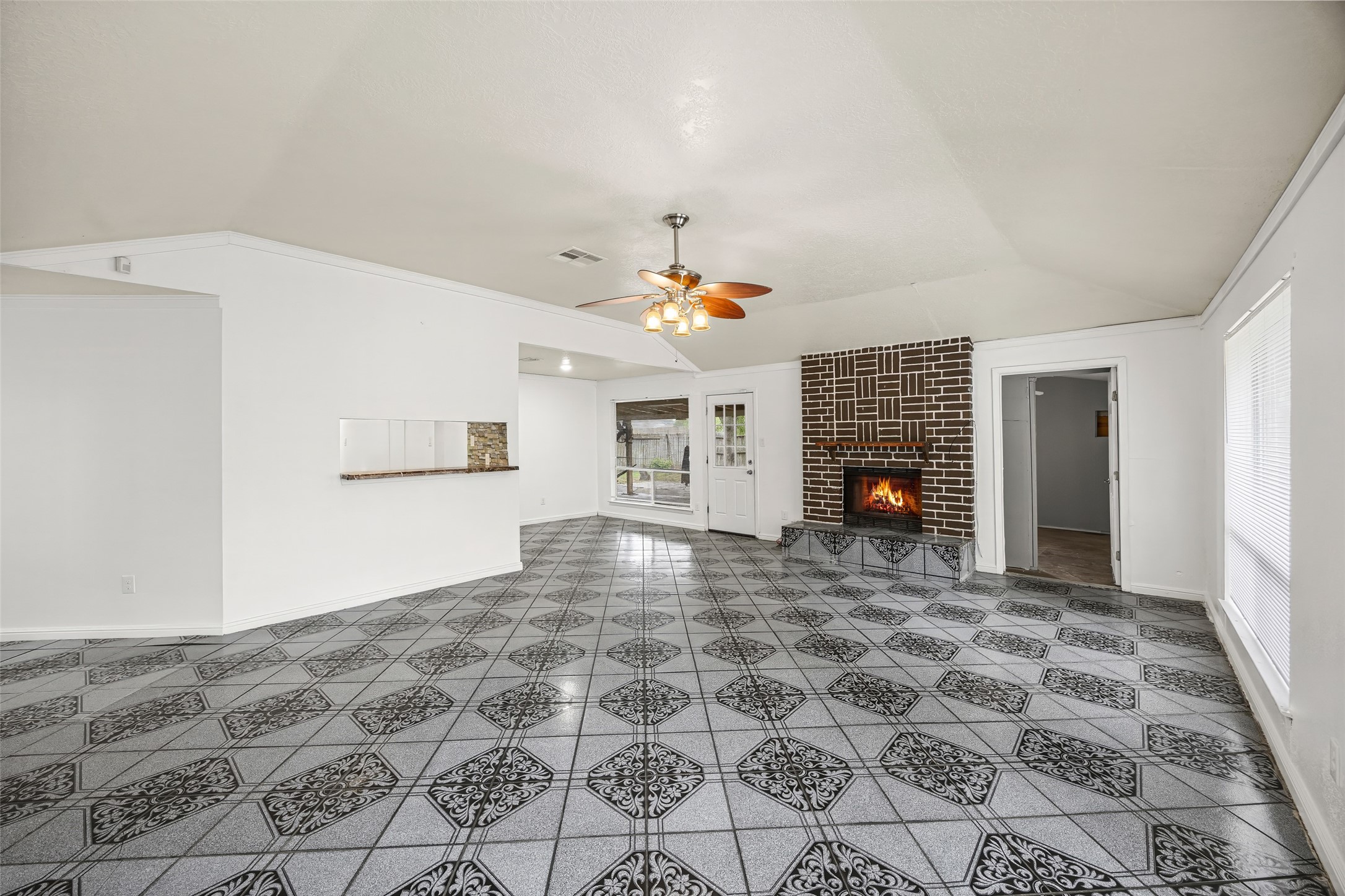 7226 Ridgeberry Drive Houston, TX 77095 - Photo 4 of 31 a view of a livingroom with a fireplace