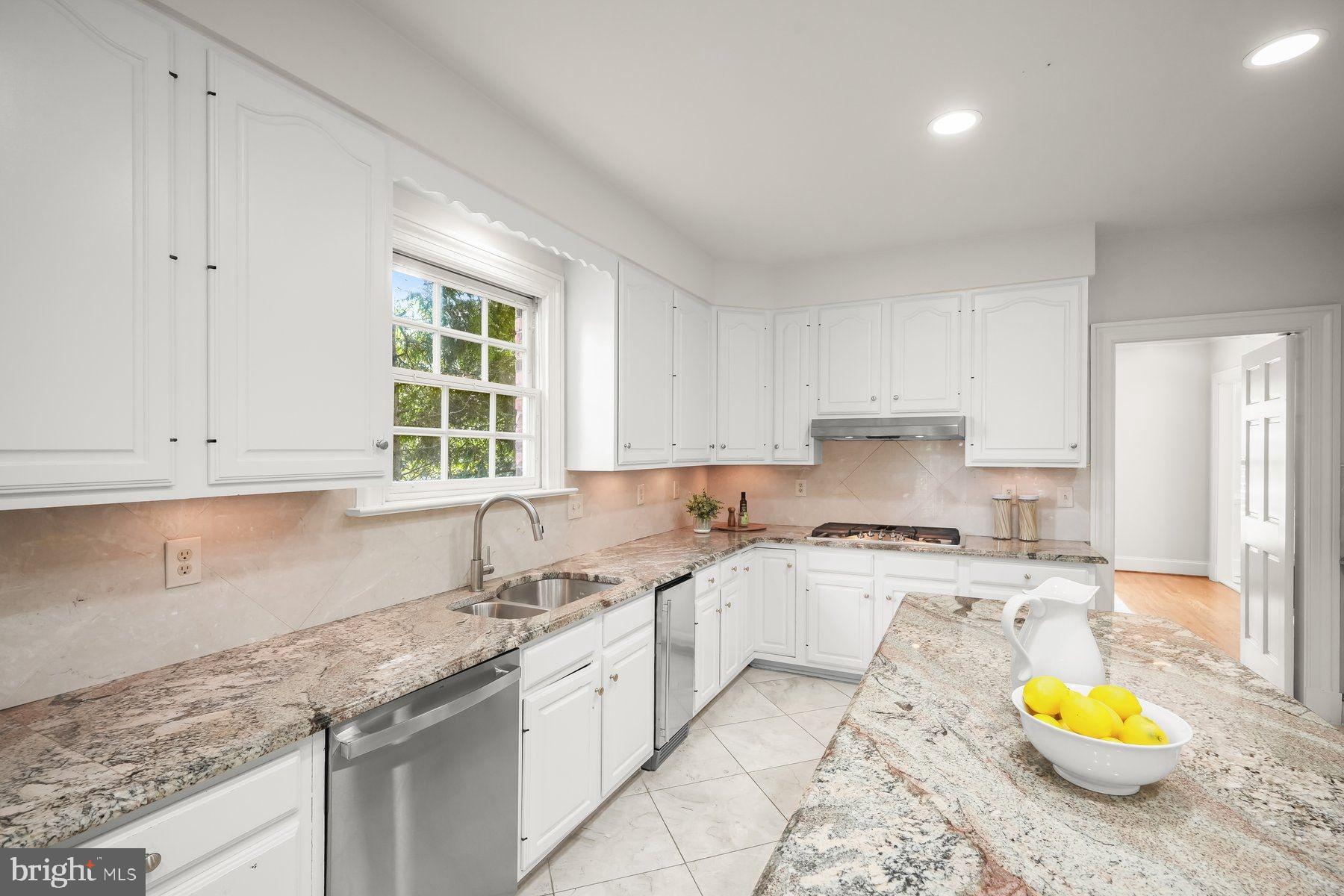 1620 Foxhall Road Northwest Washington, DC 20007 - Photo 10 of 27 Gallery Image 10