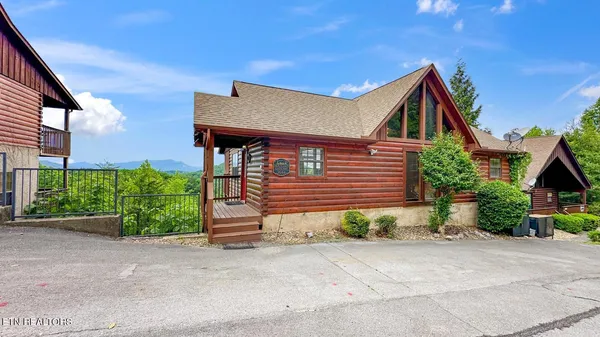 $895,000 | 1644 Pinewood Way, Sevierville, TN 37862