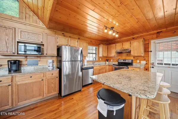 $895,000 | 1644 Pinewood Way, Sevierville, TN 37862