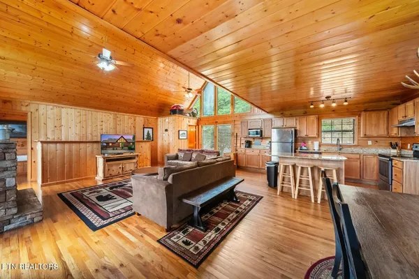 $895,000 | 1644 Pinewood Way, Sevierville, TN 37862