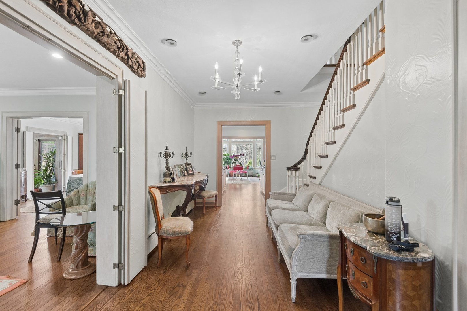 321 Woodland Road Highland Park, IL 60035 - Photo 20 of 48 a living room with furniture and a chandelier