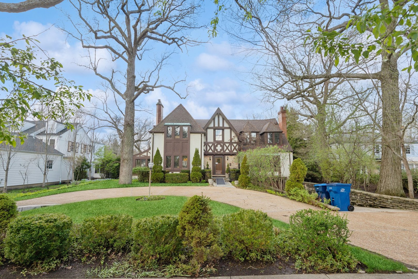 321 Woodland Road Highland Park, IL 60035 - Photo 2 of 48 a view of a house with a yard