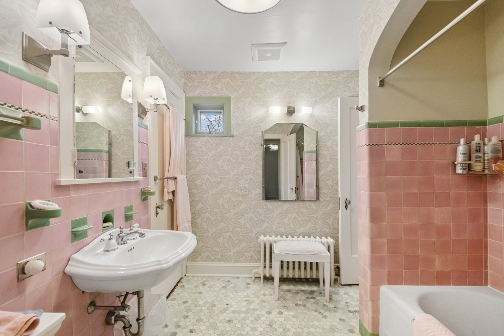 321 Woodland Road Highland Park, IL 60035 - Photo 33 of 48 a bathroom with a sink a toilet and mirror