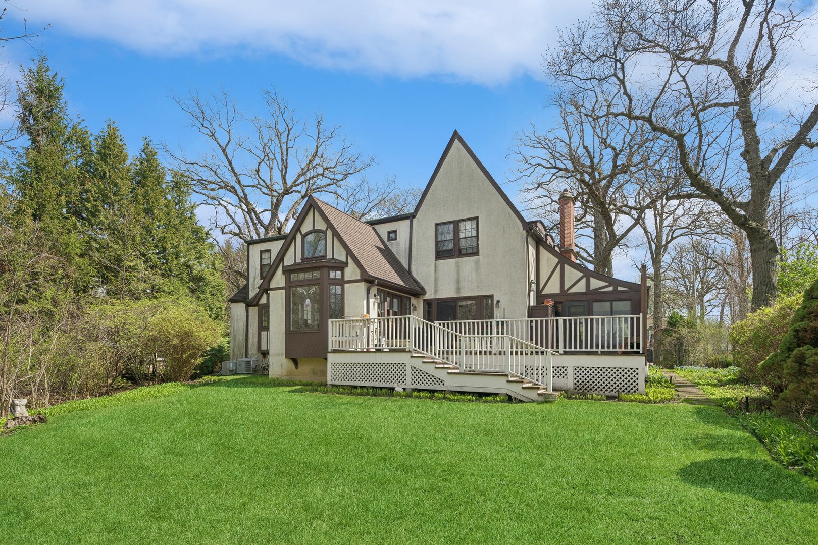 321 Woodland Road Highland Park, IL 60035 - Photo 39 of 48 front view of a house with a yard