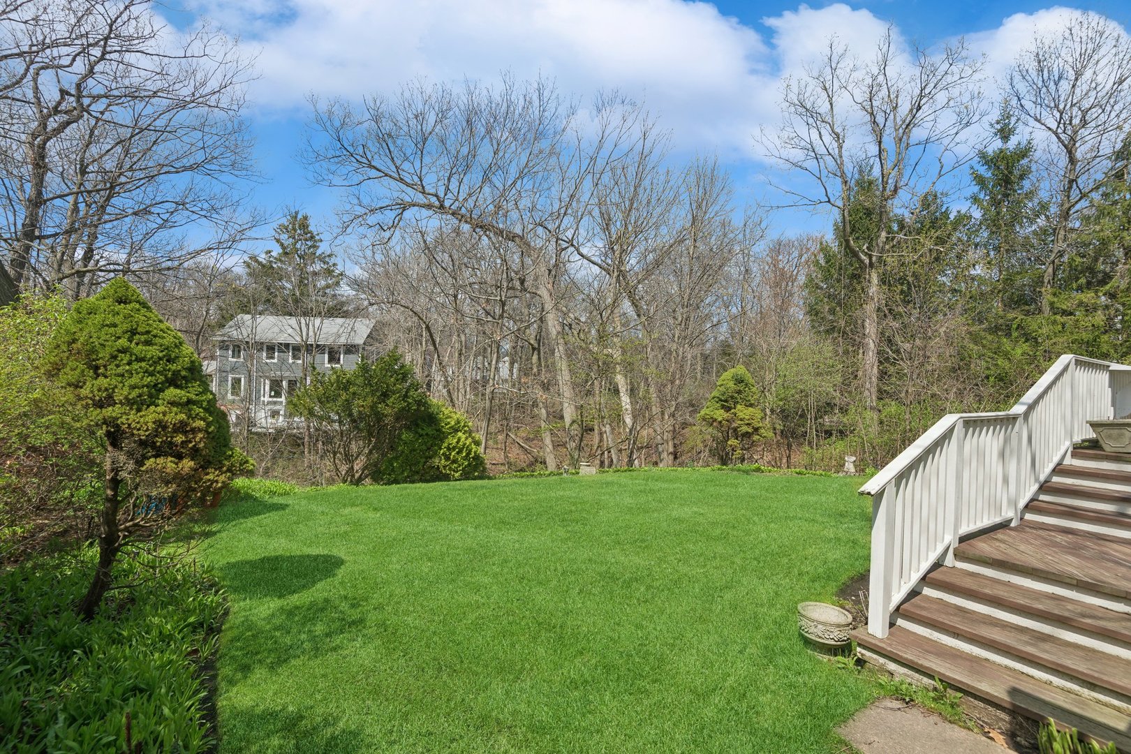 321 Woodland Road Highland Park, IL 60035 - Photo 41 of 48 a view of a yard with flower plants and large trees