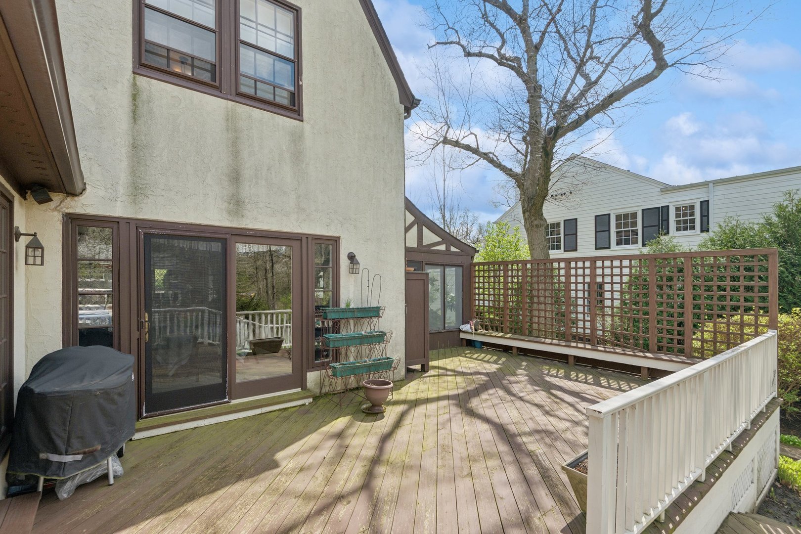 321 Woodland Road Highland Park, IL 60035 - Photo 45 of 48 a backyard of a house with seating space