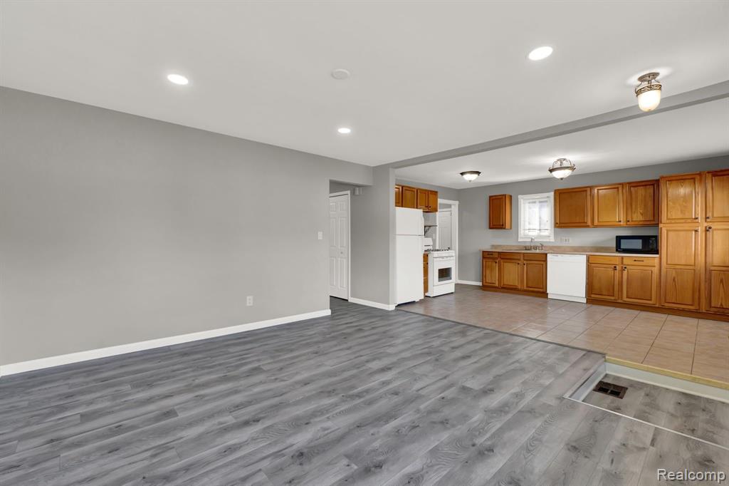 11220 Timken Avenue Warren, MI 48089 - Photo 13 of 36