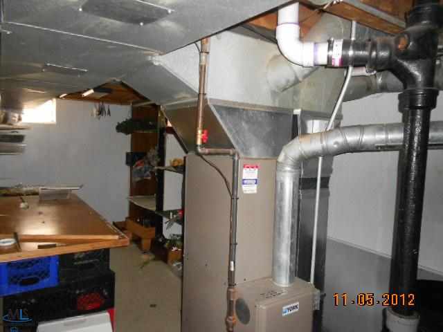 17044 Bell Eastpointe, MI 48021 - Photo 19 of 20 31125717-18.JPG