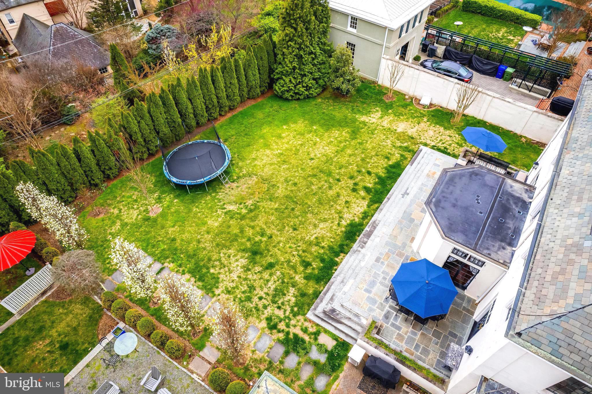 207 Wendover Road Baltimore, MD 21218 - Photo 9 of 111 Flat back yard with HOA approval for pool