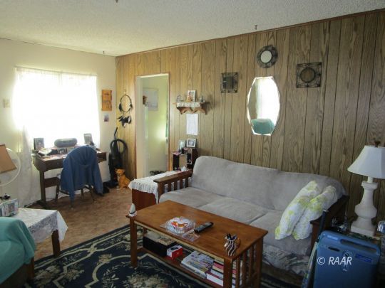 518 West Upjohn Avenue Ridgecrest, CA 93555 - Photo 8 of 24 a living room with furniture and a mirror