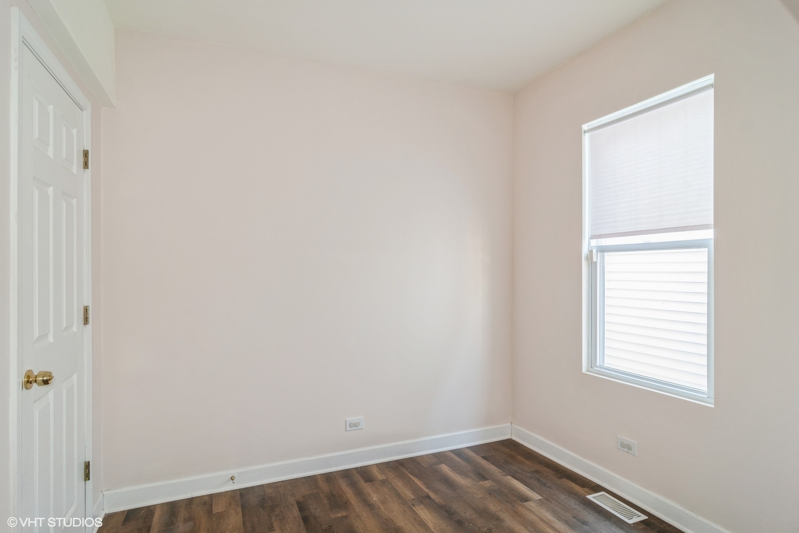 905 Thomas Avenue, Unit 1 Forest Park, IL 60130 - Photo 11 of 15 a view of a room that has a window in it
