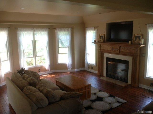 8600 Noggles Road Manchester, MI 48158 - Photo 2 of 12 Great rm.JPG