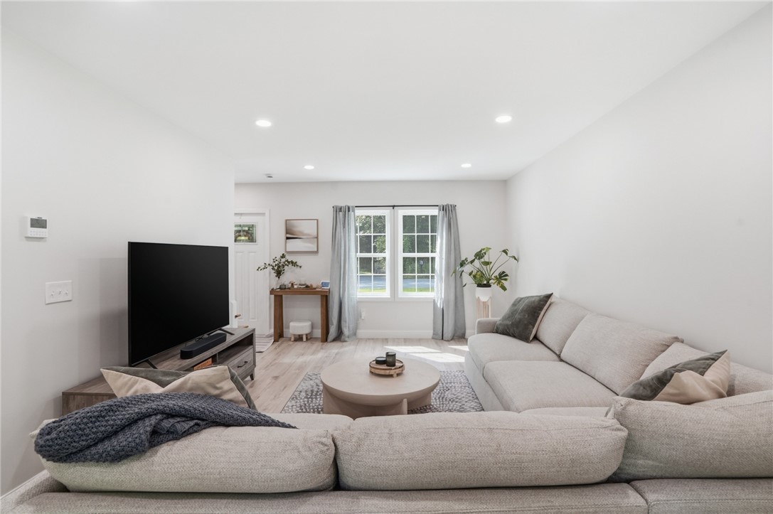 72 Wilbur Road Lincoln, RI 02865 - Photo 14 of 46