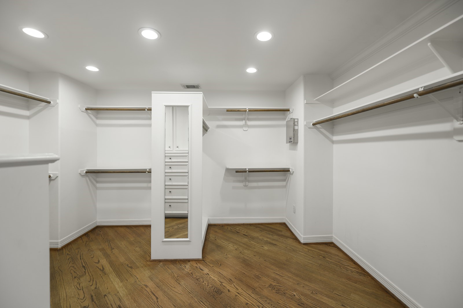 3307 West Lamar Street, Unit B Houston, TX 77019 - Photo 16 of 27 a view of an empty room with a closet